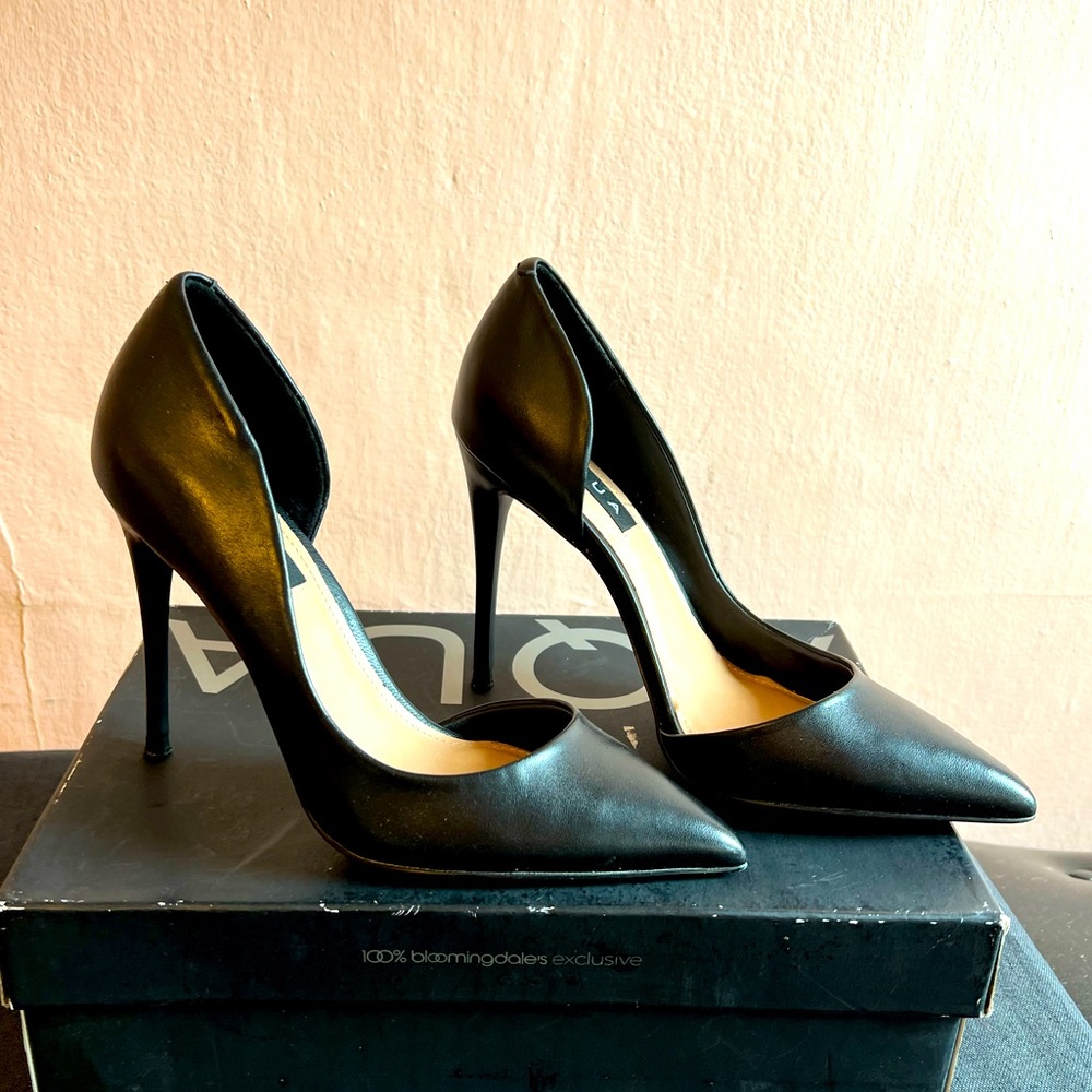Aqua Brand Classic Black Heels. Gem